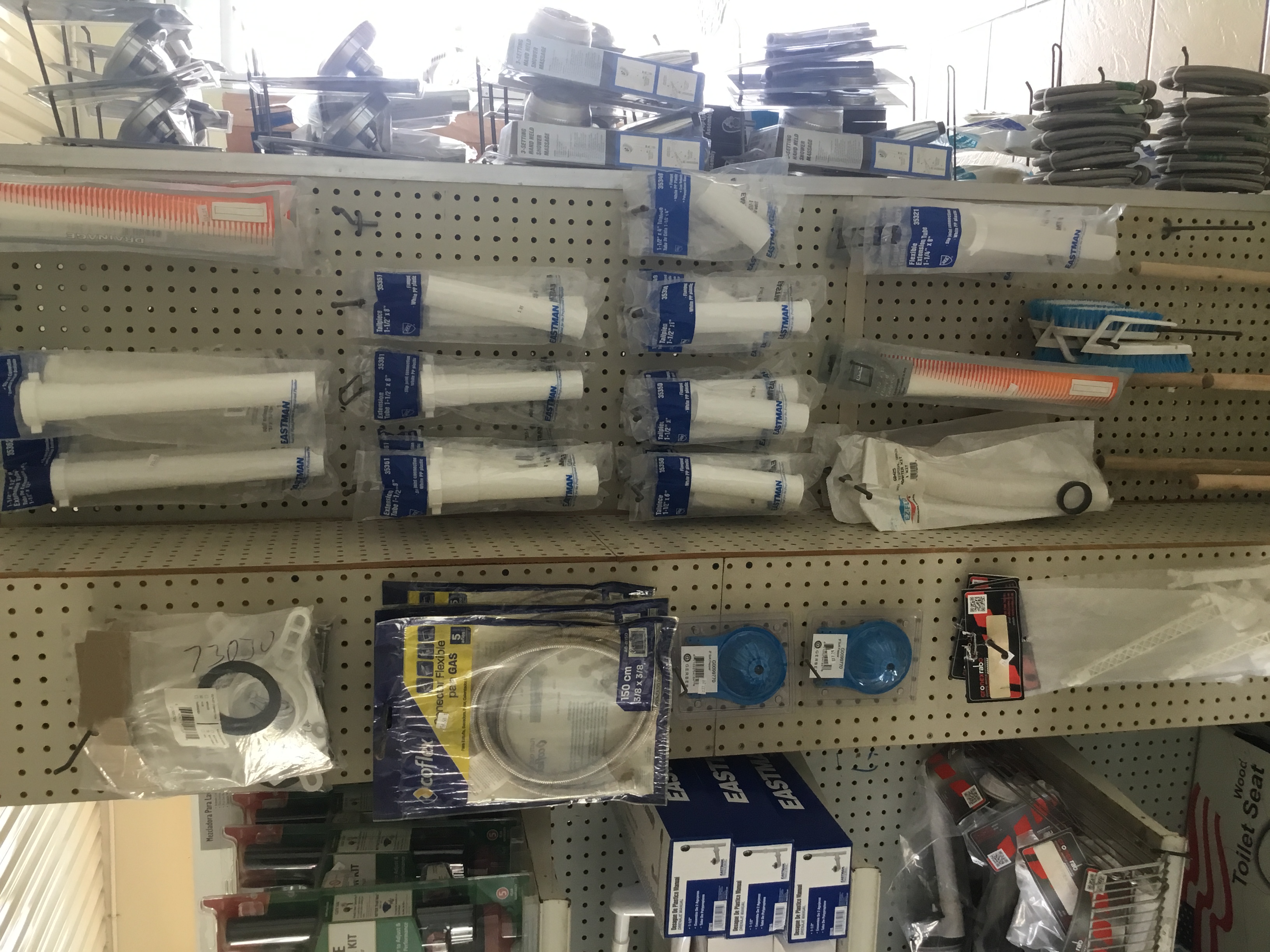 Ricardo's Hardware Ltd photo 10