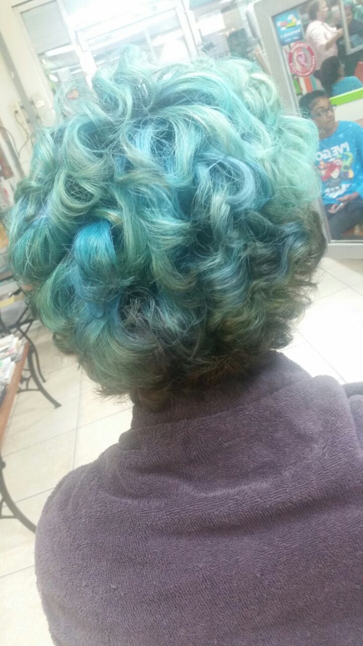 Roxanne's Beauty Salon photo 4
