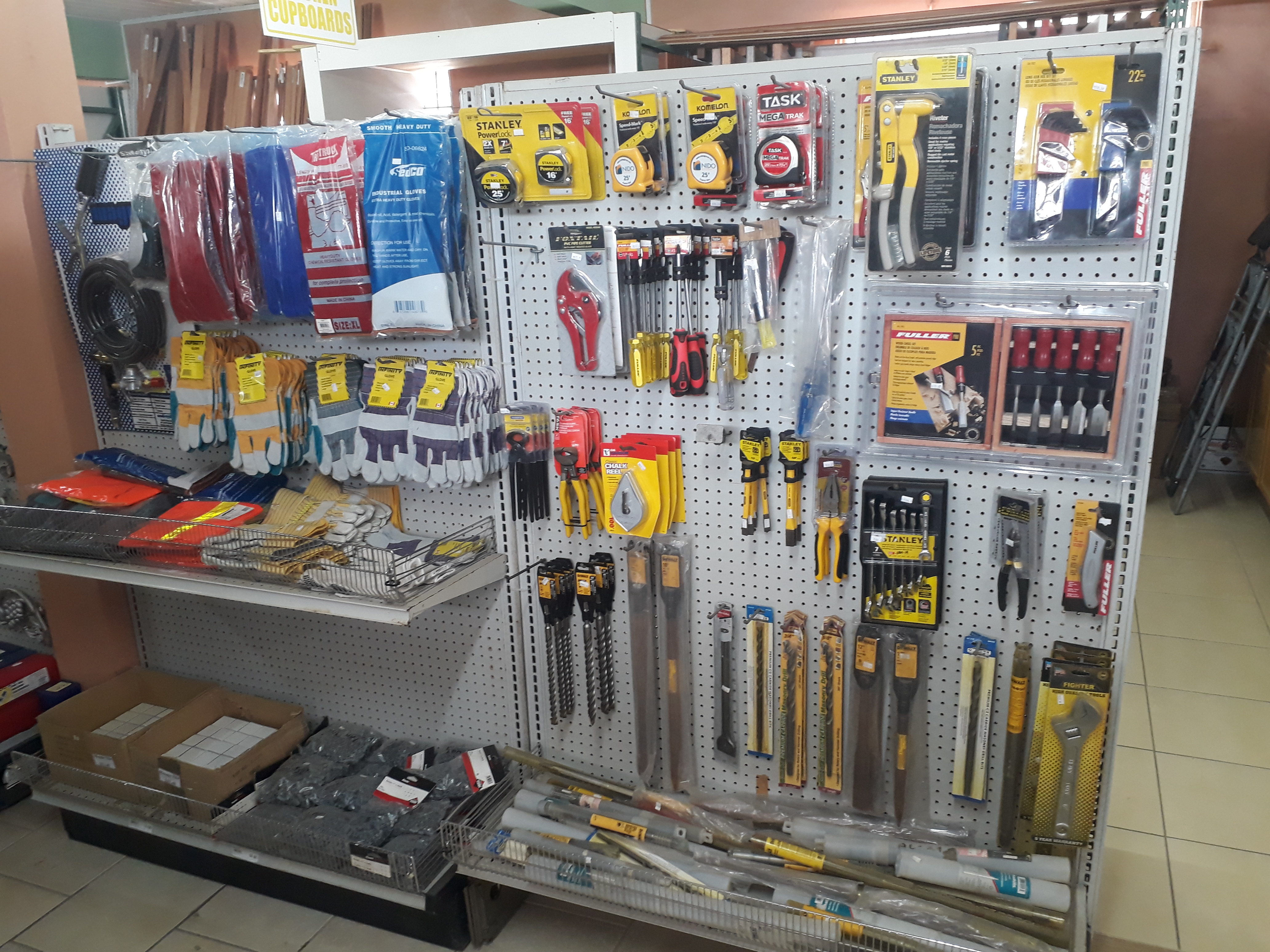 Ricardo's Hardware Ltd photo 8