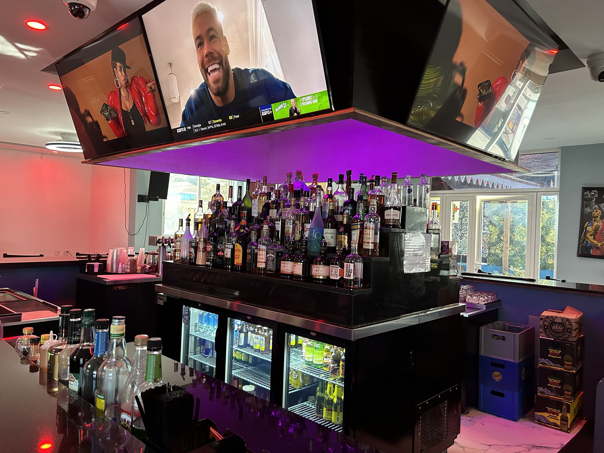 869 Sports Bar & Grill photo 6