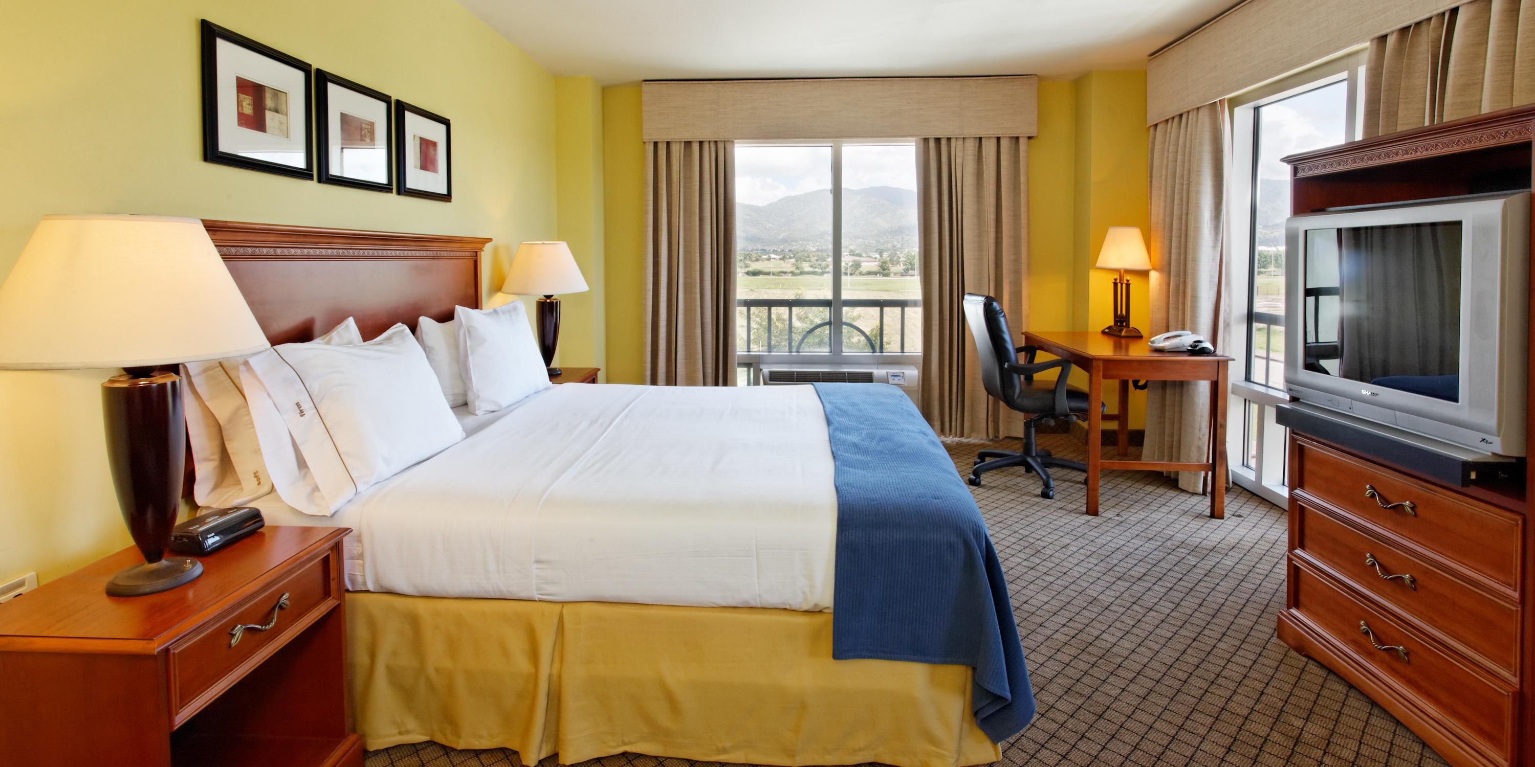 Holiday Inn Express Hotel & Suites photo 2