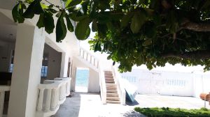 Callies Beach House photo 2
