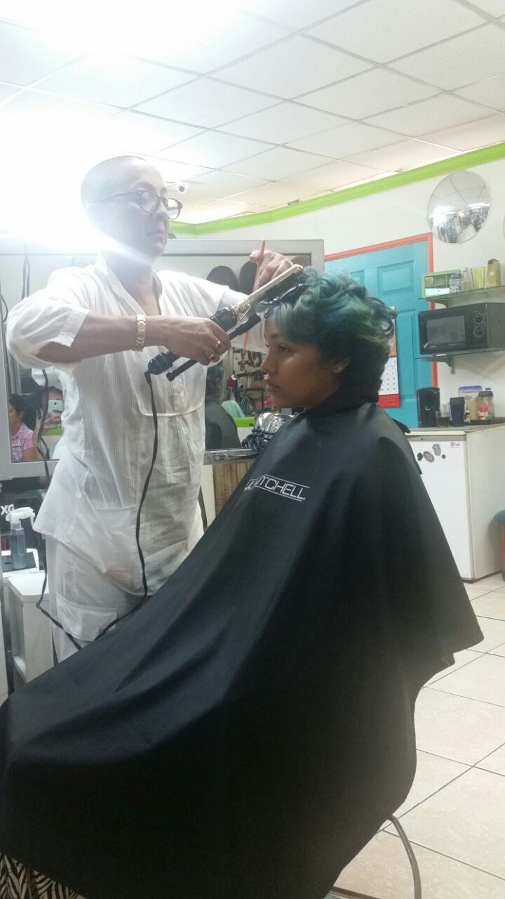 Roxanne's Beauty Salon photo 2