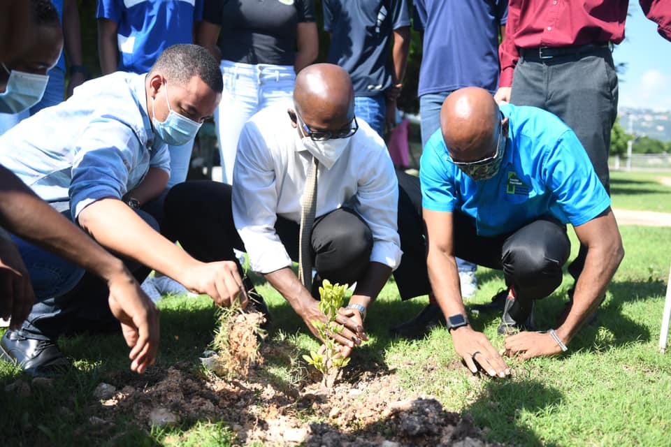 Housing, Urban Renewal, Environment and Climate Change Min Of photo 4