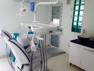 Island Smile Dentistry Ltd - Dr. Kronskie Dickenson-Foster DDS photo 4