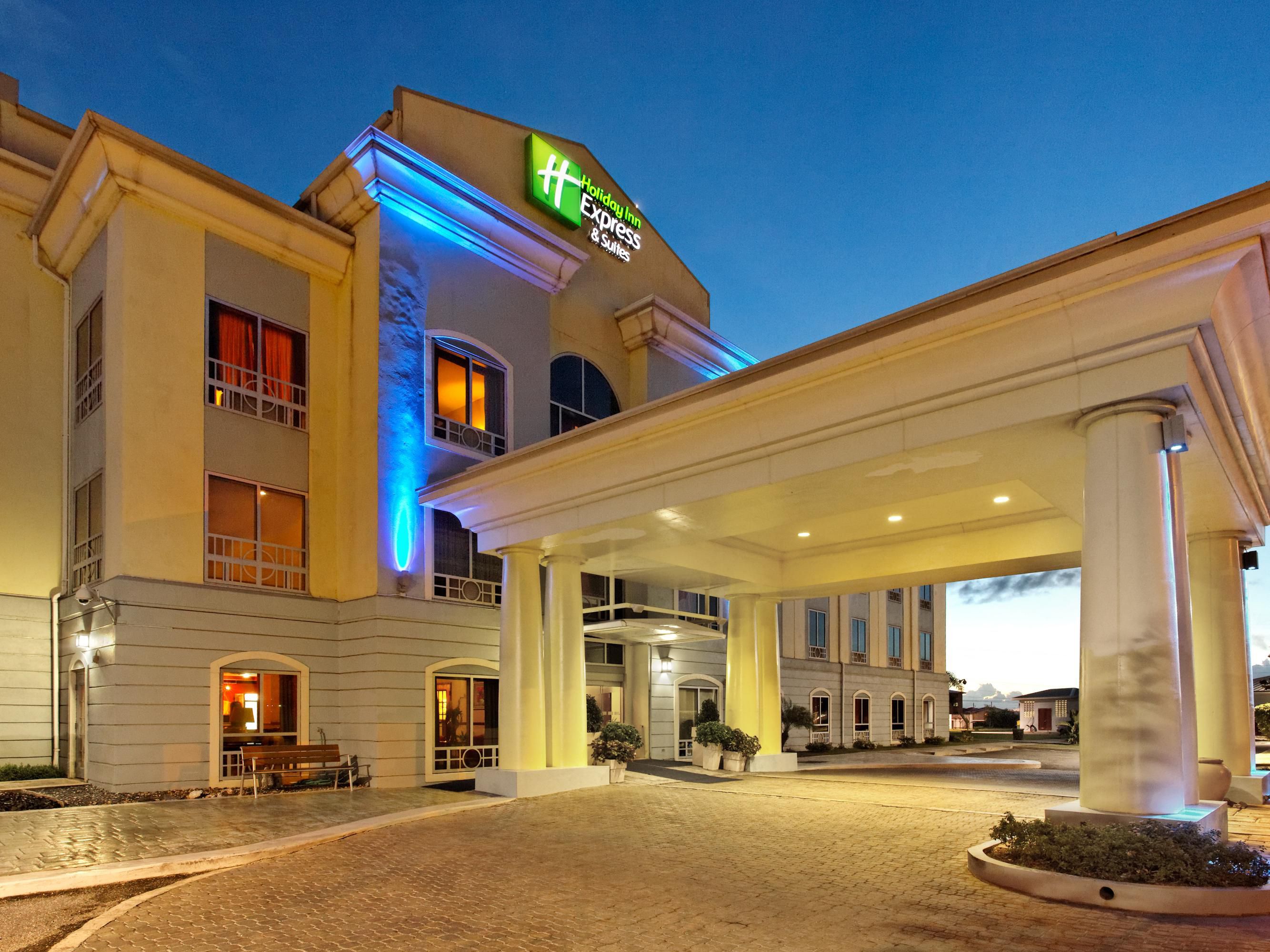 Holiday Inn Express Hotel & Suites photo 3