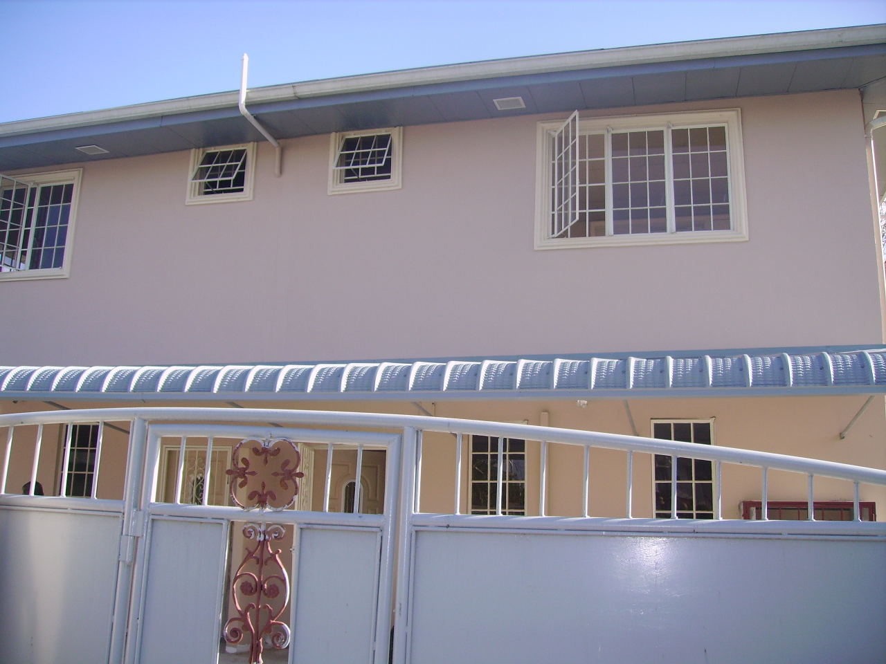La Tropicale Awning & Construction Services Ltd photo 9