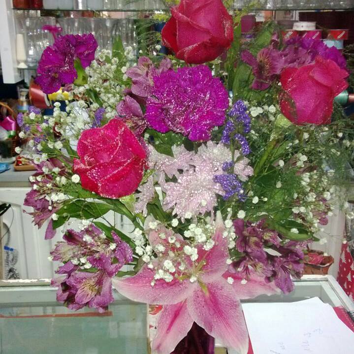 Roses and More Gift Shop logo