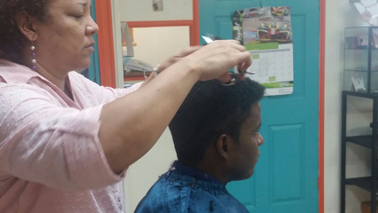 Roxanne's Beauty Salon photo 3