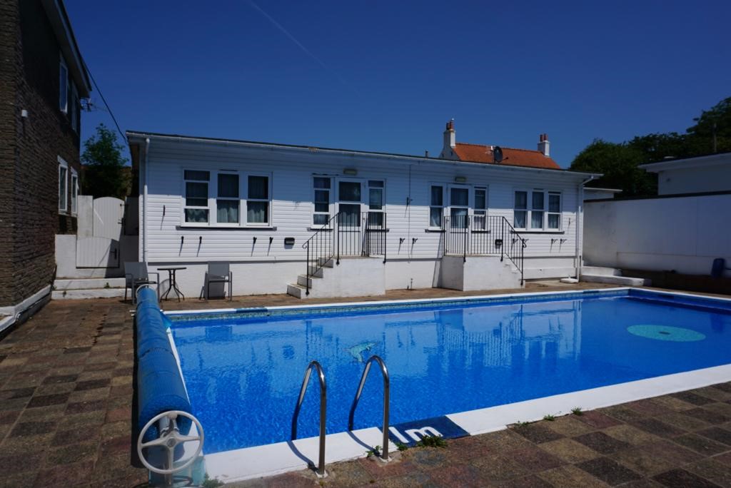 Sea Breeze Apts photo 3
